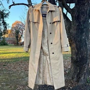 Super nice vintage tan/khaki Etienne Aigner trench coat